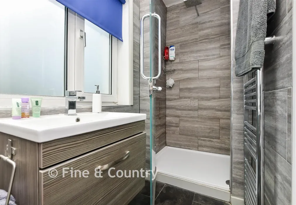 En-Suite Shower Room - Wolverton Hill, Alkham, Dover, Kent - Wards of Kent