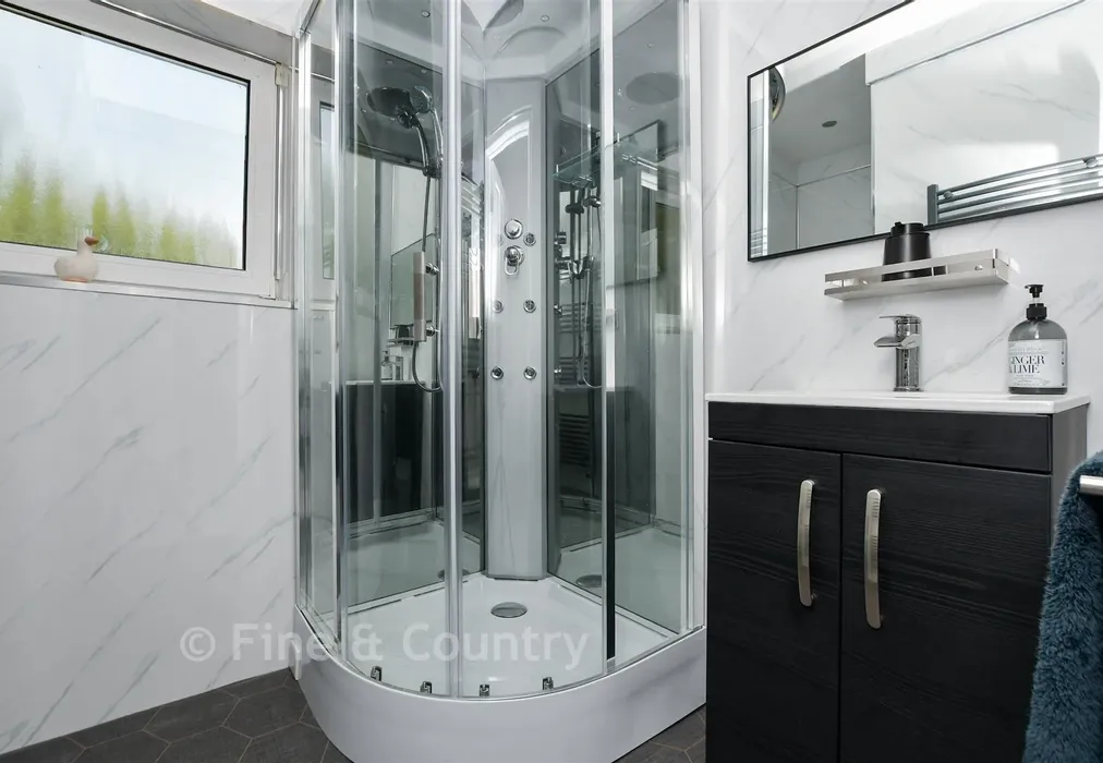 Shower Room - Wolverton Hill, Alkham, Dover, Kent - Wards of Kent