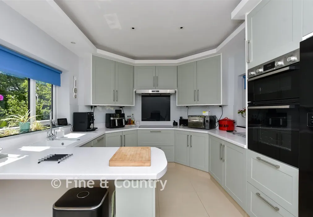 Kitchen - Wolverton Hill, Alkham, Dover, Kent - Wards of Kent