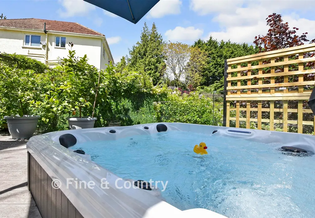 External Lifestyle Photograph - Wolverton Hill, Alkham, Dover, Kent - Wards of Kent