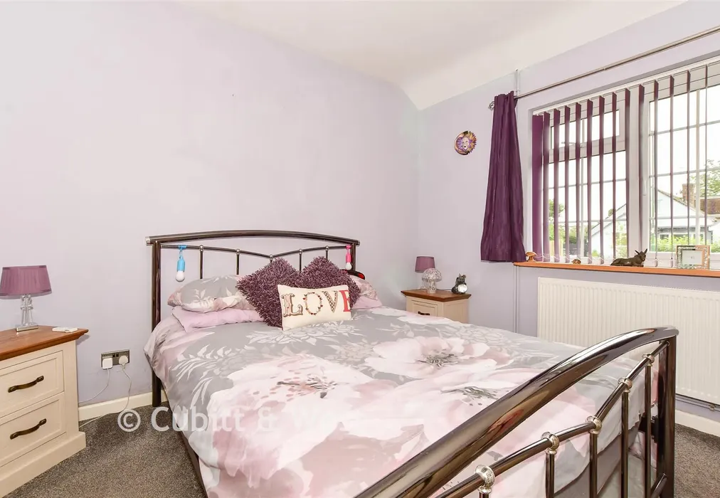 Bedroom 1 - Stewards Rise, Arundel, West Sussex - Wards of Kent