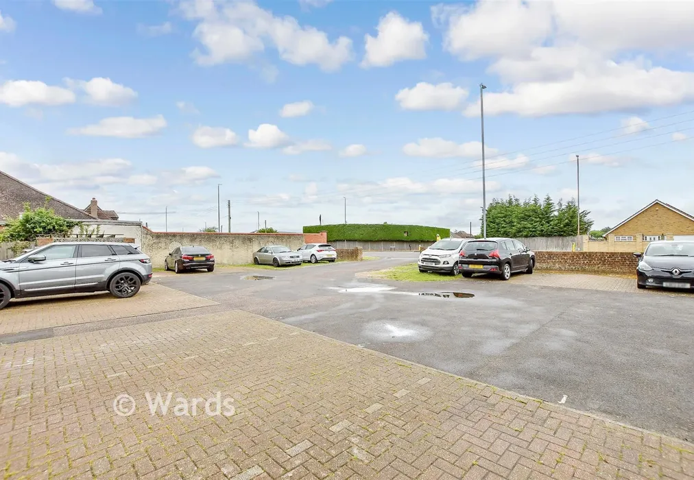 Driveway/Parking - London Road, West Kingsdown, Sevenoaks, Kent - Wards of Kent