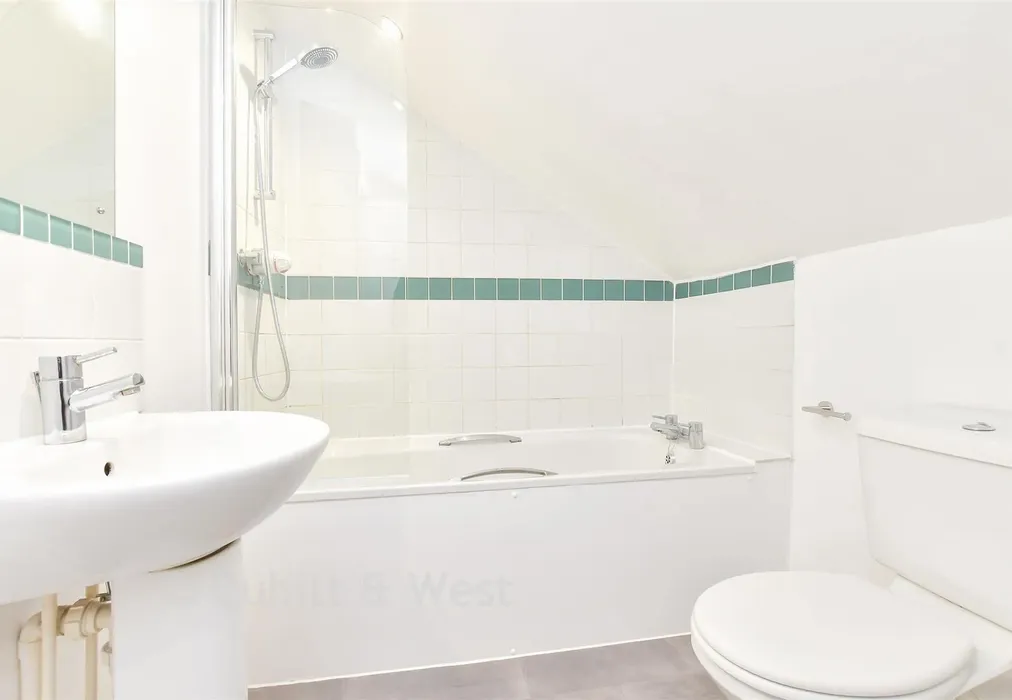 Bathroom - North Street, Carshalton, Surrey - Wards of Kent