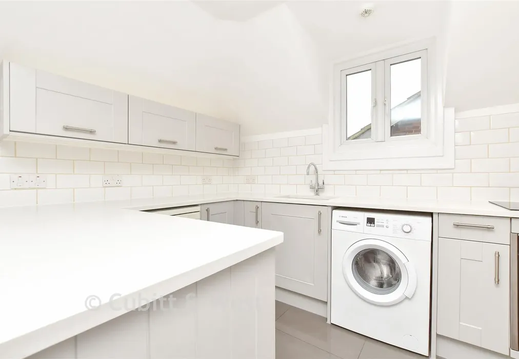 Living Room / Kitchen - North Street, Carshalton, Surrey - Wards of Kent