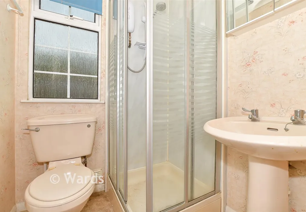 En-Suite Shower Room - Charing, Ashford, Kent - Wards of Kent