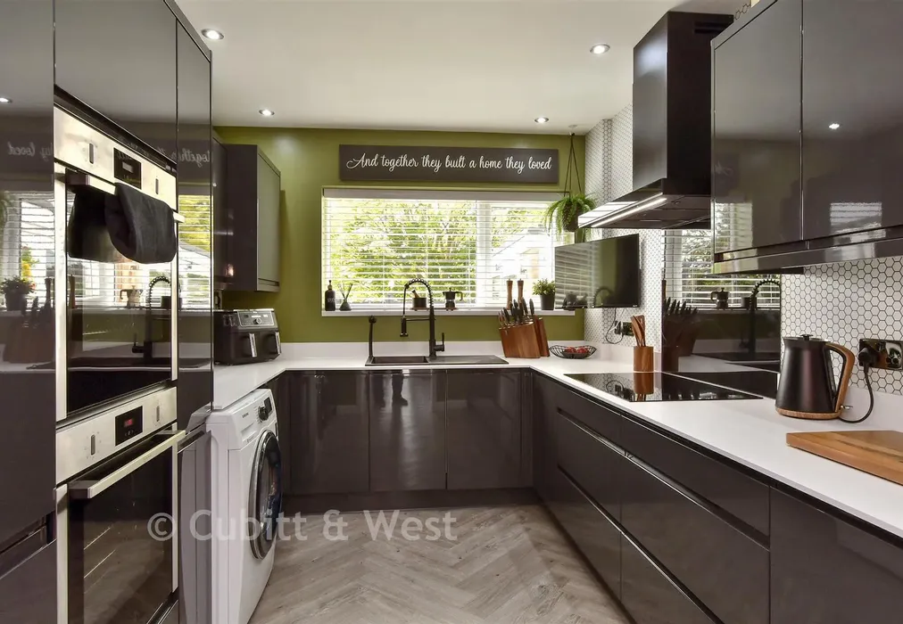Kitchen - Merton Close, Bognor Regis, West Sussex - Wards of Kent