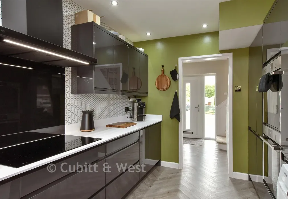 Kitchen - Merton Close, Bognor Regis, West Sussex - Wards of Kent