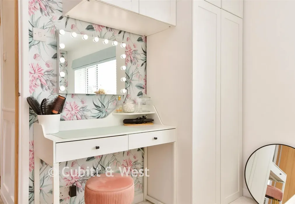 Internal Lifestyle Photograph - Merton Close, Bognor Regis, West Sussex - Wards of Kent