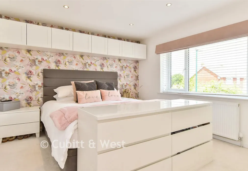 Bedroom 1 - Merton Close, Bognor Regis, West Sussex - Wards of Kent