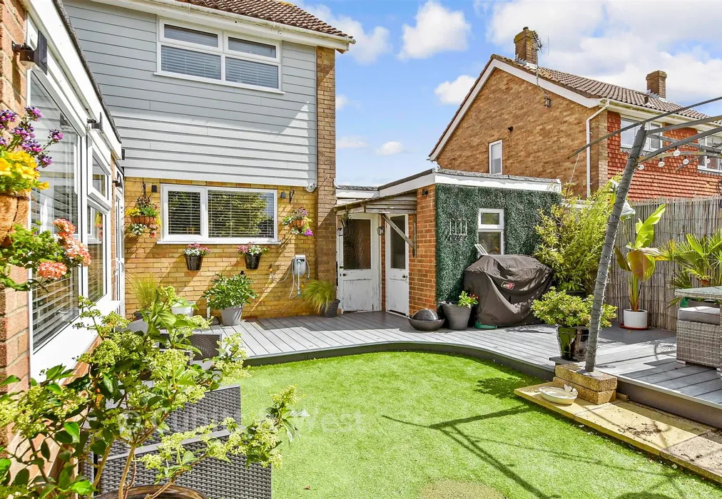 Rear Garden - Merton Close, Bognor Regis, West Sussex - Wards of Kent