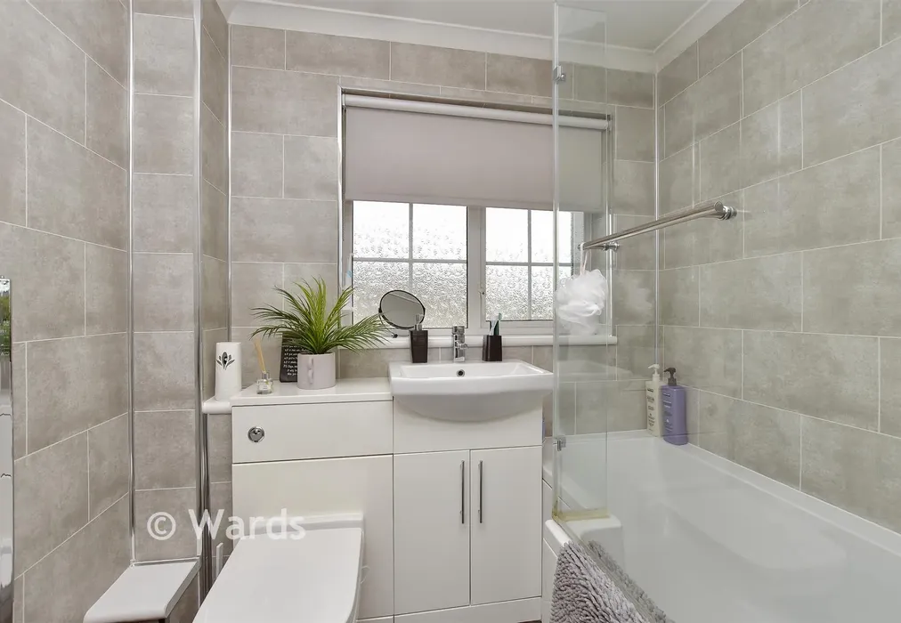 Bathroom - Coventry Close, Strood, Rochester, Kent - Wards of Kent