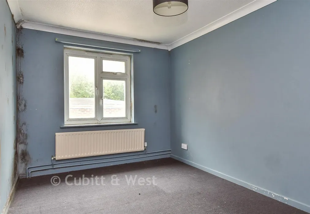 Bedroom 1 - Carden Avenue, Patcham, East Sussex - Wards of Kent