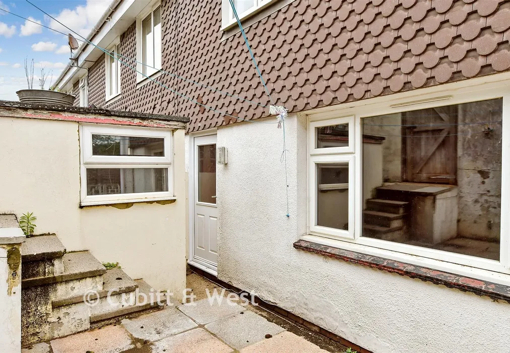 Rear Garden - Carden Avenue, Patcham, East Sussex - Wards of Kent