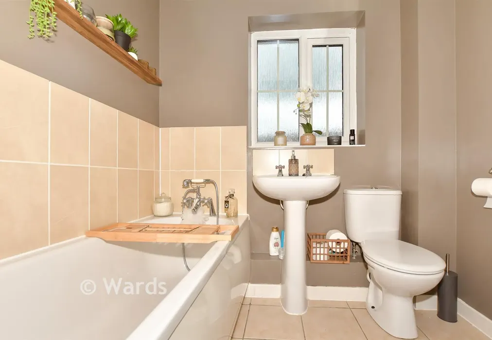 Bathroom - Carter Close, Hawkinge, Folkestone, Kent - Wards of Kent