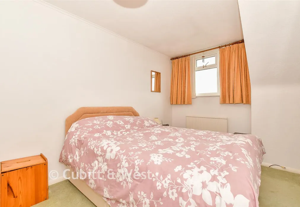 Bedroom 2 - Olives Meadow, Uckfield, East Sussex - Wards of Kent