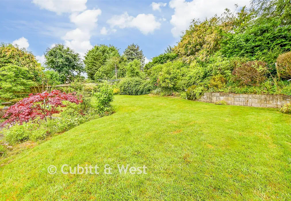 Rear Garden - Olives Meadow, Uckfield, East Sussex - Wards of Kent