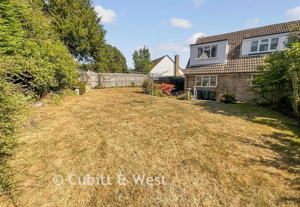 Rear Garden - Olives Meadow, Uckfield, East Sussex - Wards of Kent