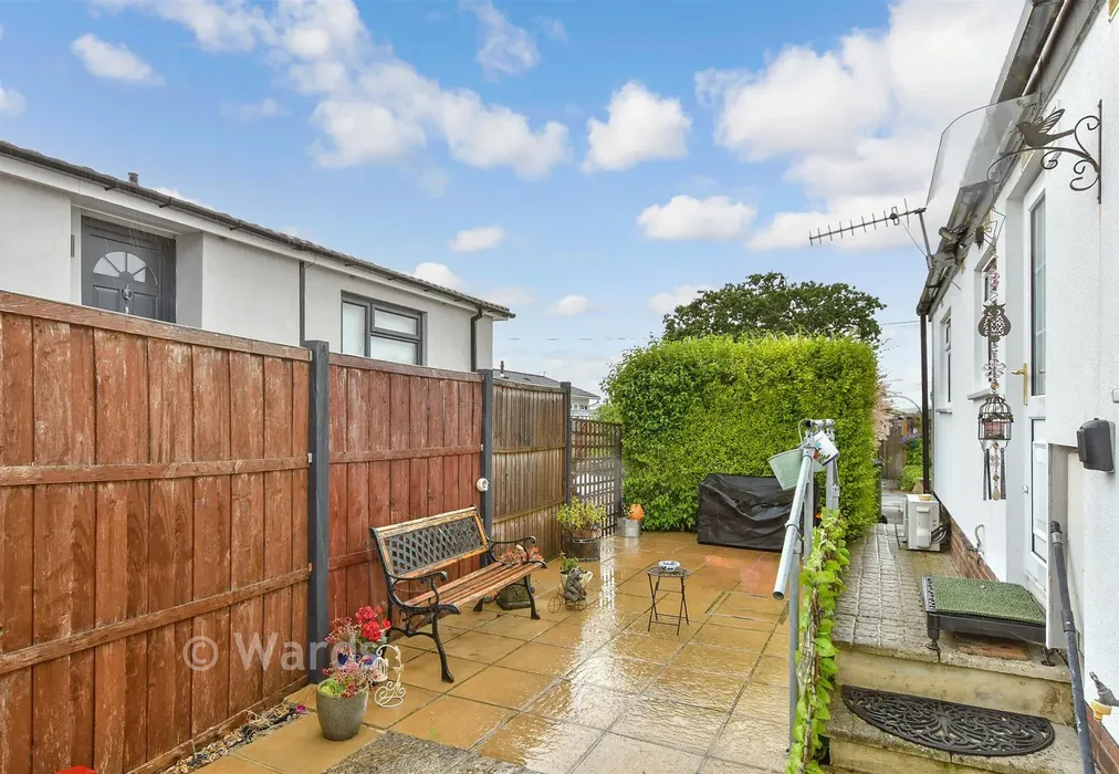 Side Garden - Rye Lane, Otford, Sevenoaks, Kent - Wards of Kent