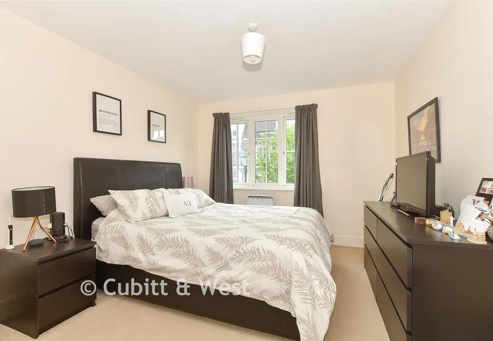 Bedroom 1 - Middle Village, Haywards Heath, West Sussex - Wards of Kent