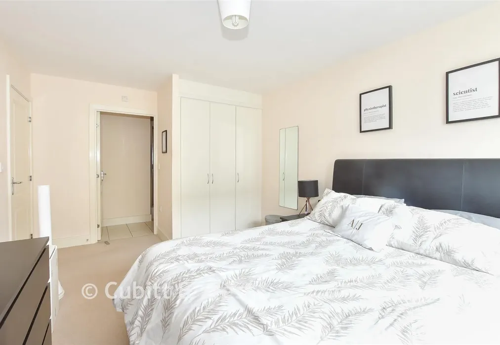 Bedroom 1 - Middle Village, Haywards Heath, West Sussex - Wards of Kent