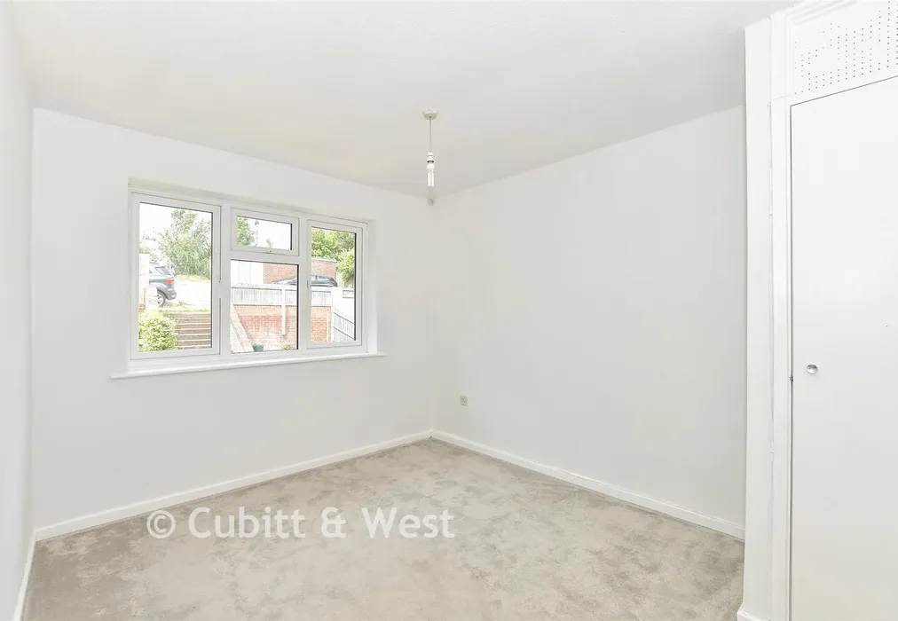 Bedroom 2 - The Dene, Uckfield, East Sussex - Wards of Kent