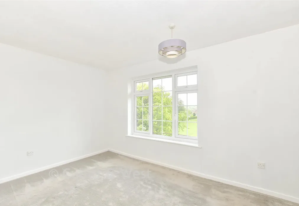 Bedroom 1 - The Dene, Uckfield, East Sussex - Wards of Kent