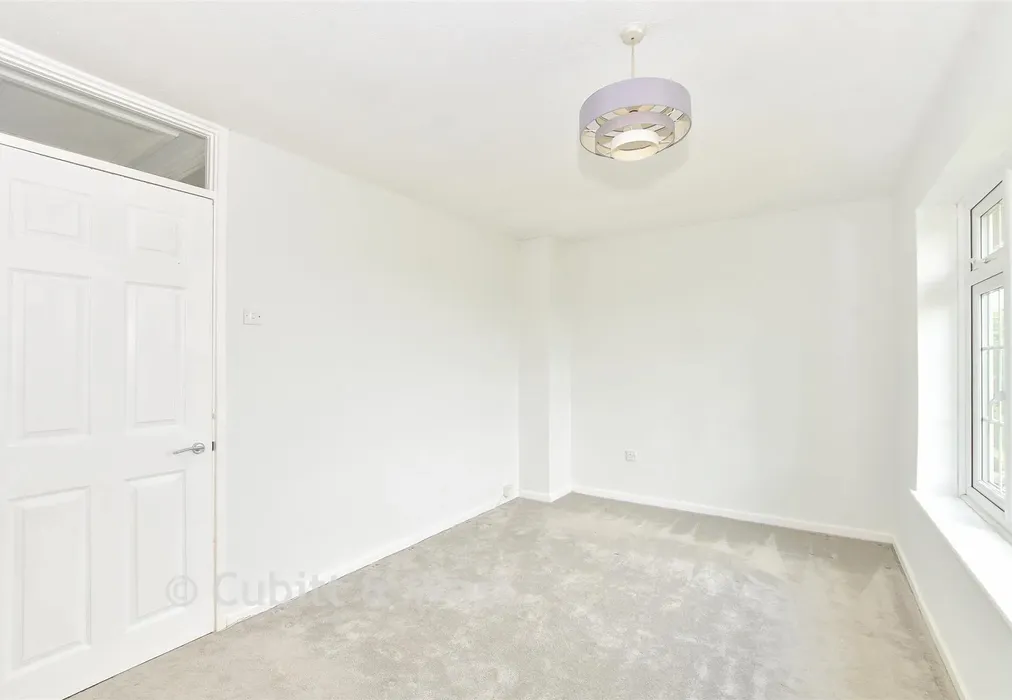 Bedroom 1 - The Dene, Uckfield, East Sussex - Wards of Kent