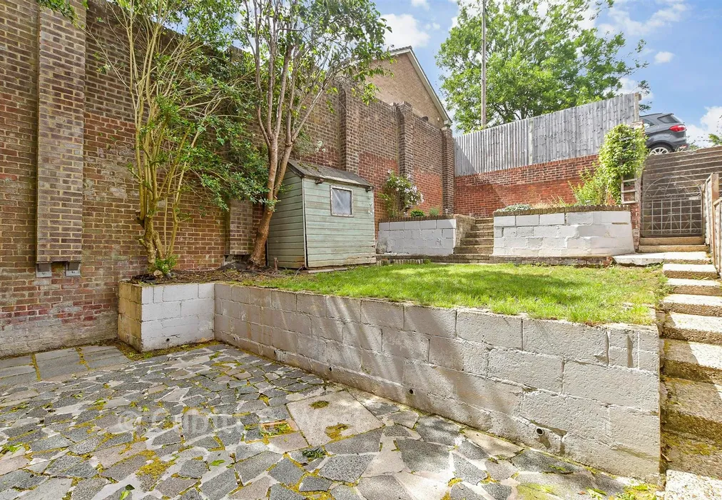 Rear Garden - The Dene, Uckfield, East Sussex - Wards of Kent