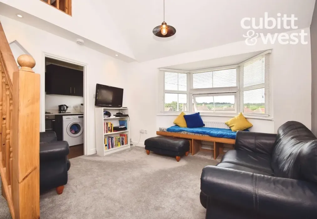 Lounge - Dunnings Road, East Grinstead, RH19 - Wards of Kent