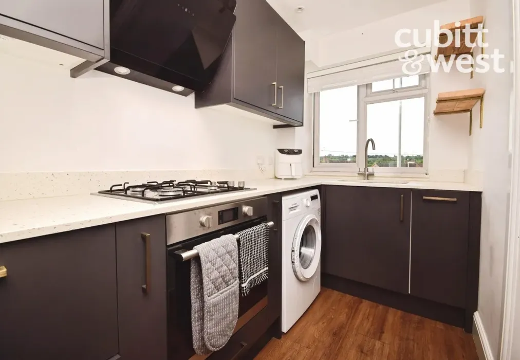 Kitchen - Dunnings Road, East Grinstead, RH19 - Wards of Kent