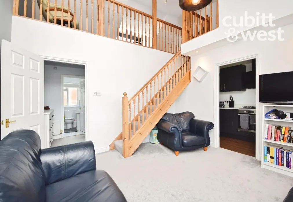 Lounge - Dunnings Road, East Grinstead, RH19 - Wards of Kent