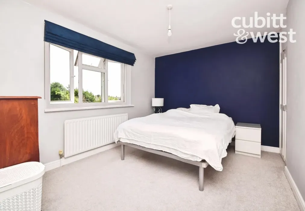 Bedroom - Dunnings Road, East Grinstead, RH19 - Wards of Kent