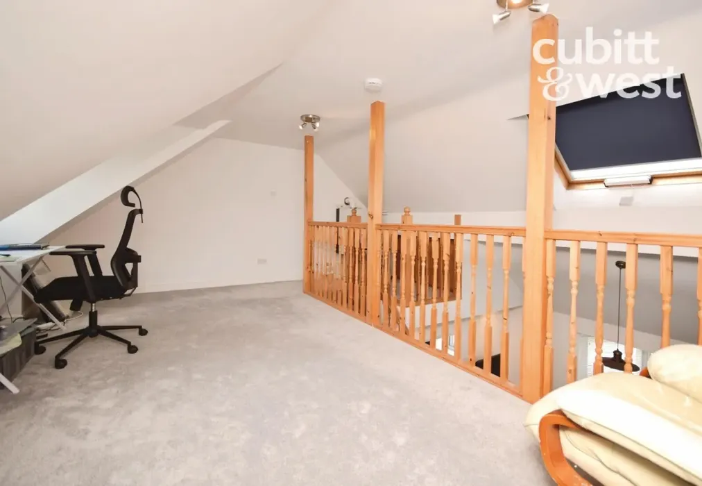 Mezzanine Bedroom - Dunnings Road, East Grinstead, RH19 - Wards of Kent