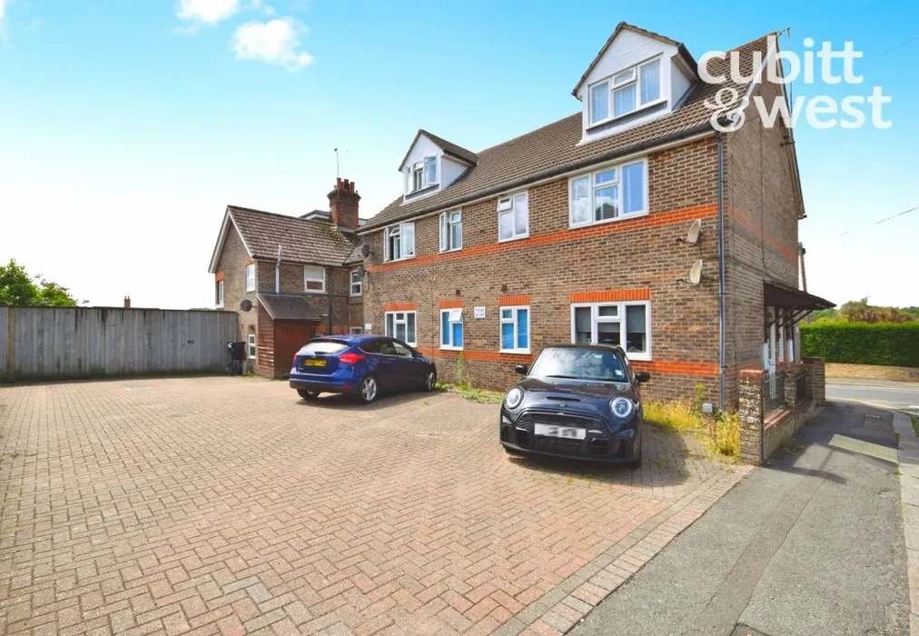 Parking - Dunnings Road, East Grinstead, RH19 - Wards of Kent