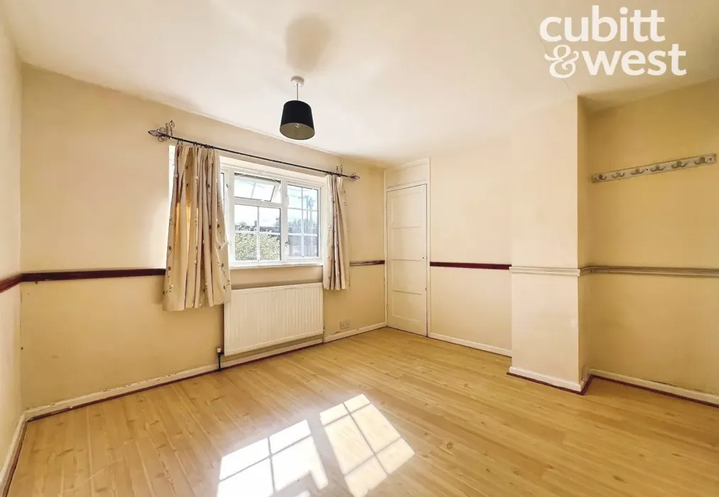 Bedroom 1 - St. Edmund's Close, Crawley, RH11 - Wards of Kent