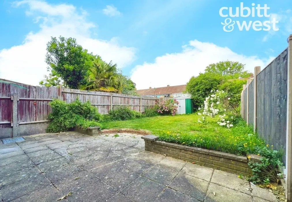 Garden - St. Edmund's Close, Crawley, RH11 - Wards of Kent