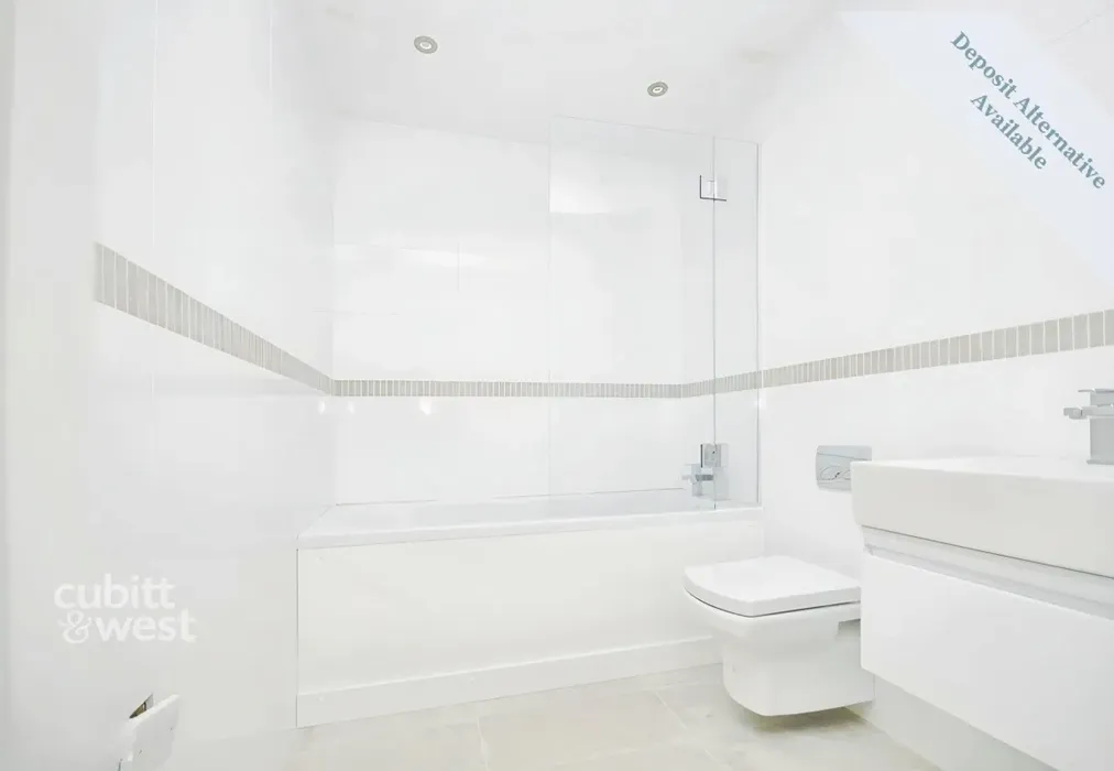 Bathroom - Wood Street, East Grinstead, RH19 - Wards of Kent