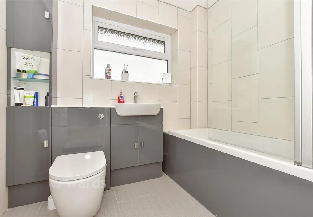 Bathroom - Kentmere Avenue, Ramsgate, Kent - Wards of Kent