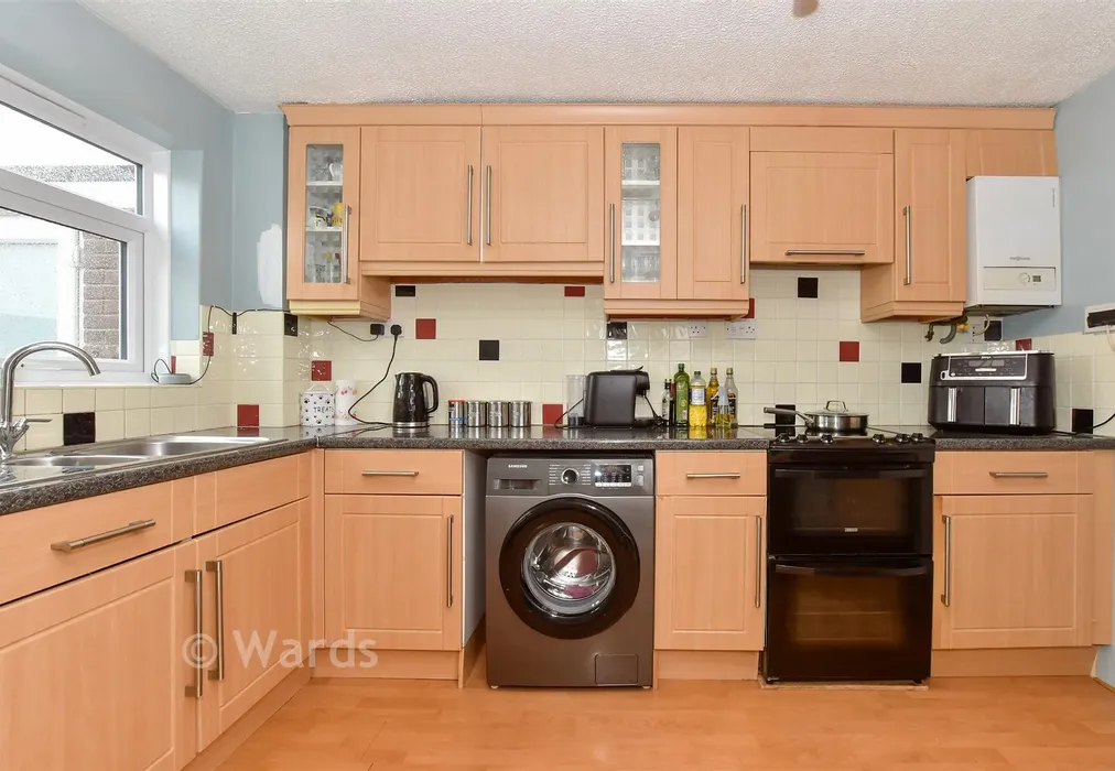 Kitchen - Kentmere Avenue, Ramsgate, Kent - Wards of Kent