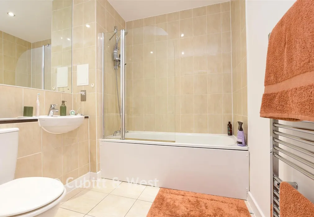 Bathroom - Russells Crescent, Horley, Surrey - Wards of Kent