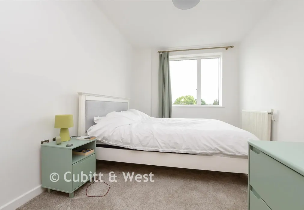 Bedroom 1 - Russells Crescent, Horley, Surrey - Wards of Kent