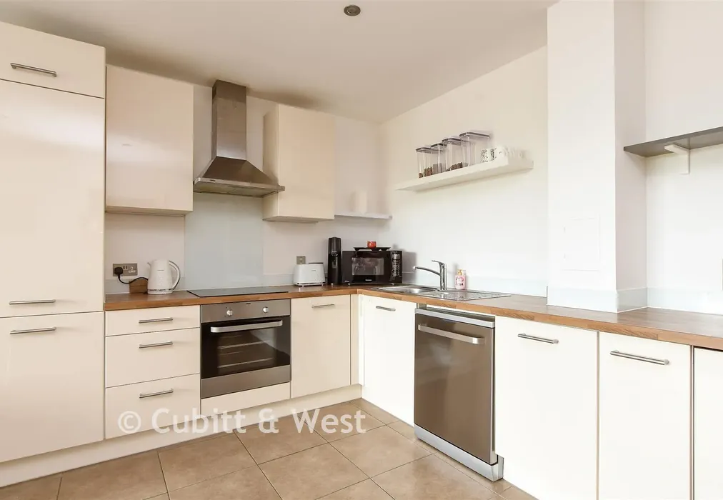 Kitchen Lounge/Diner - Russells Crescent, Horley, Surrey - Wards of Kent