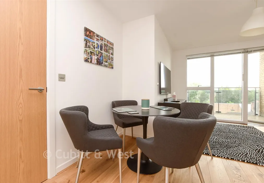 Kitchen Lounge/Diner - Russells Crescent, Horley, Surrey - Wards of Kent