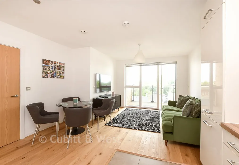 Kitchen Lounge/Diner - Russells Crescent, Horley, Surrey - Wards of Kent