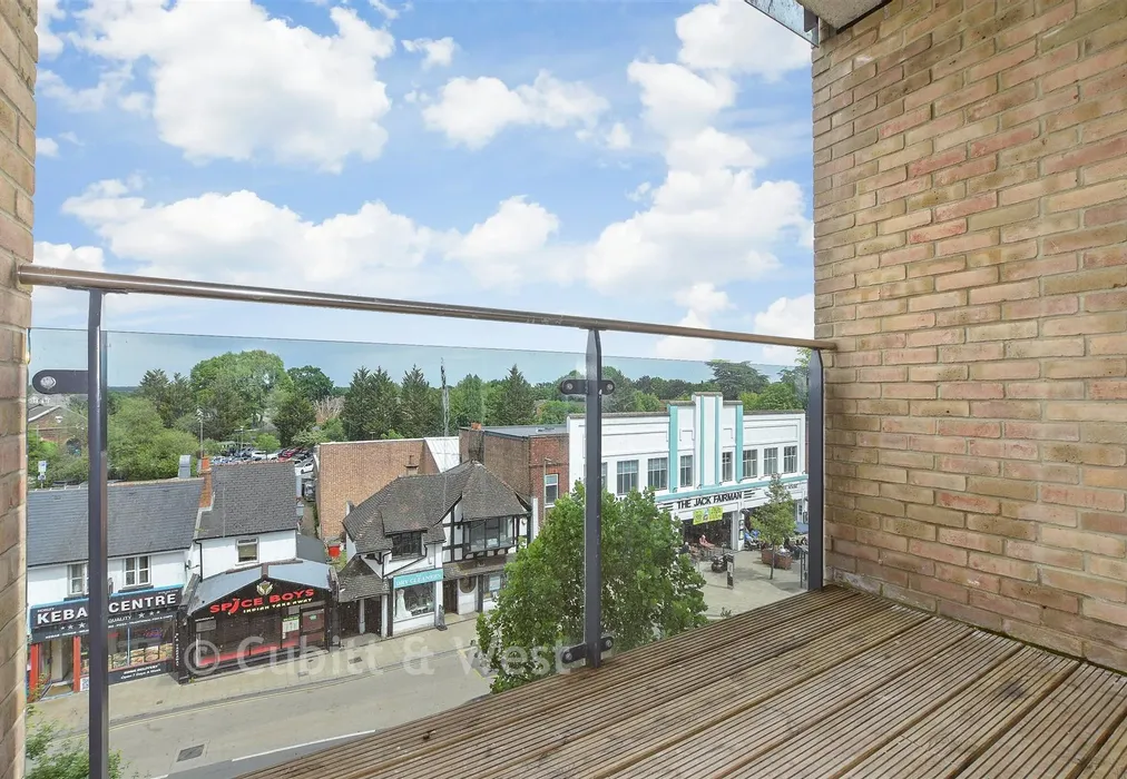 Balcony / Terrace - Russells Crescent, Horley, Surrey - Wards of Kent