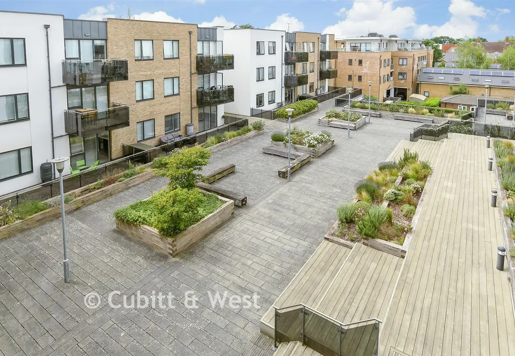 Communal Gardens - Russells Crescent, Horley, Surrey - Wards of Kent