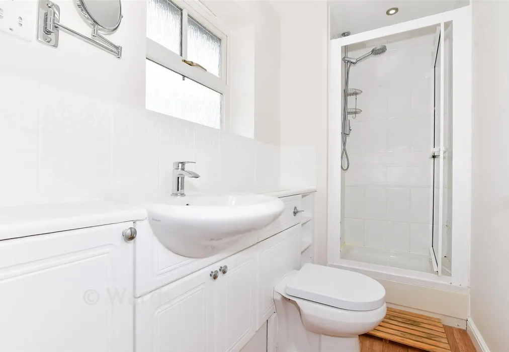 En-Suite - Anson Avenue, West Malling, Kent - Wards of Kent