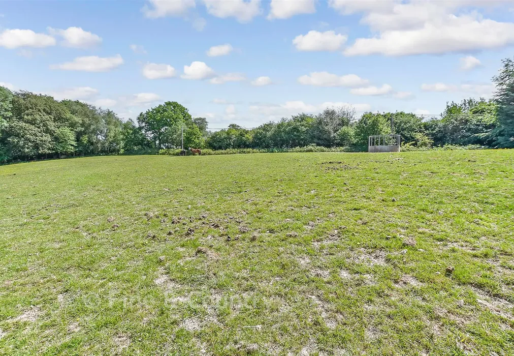 Rear Garden - Smithers Lane, Cowden, Kent - Wards of Kent
