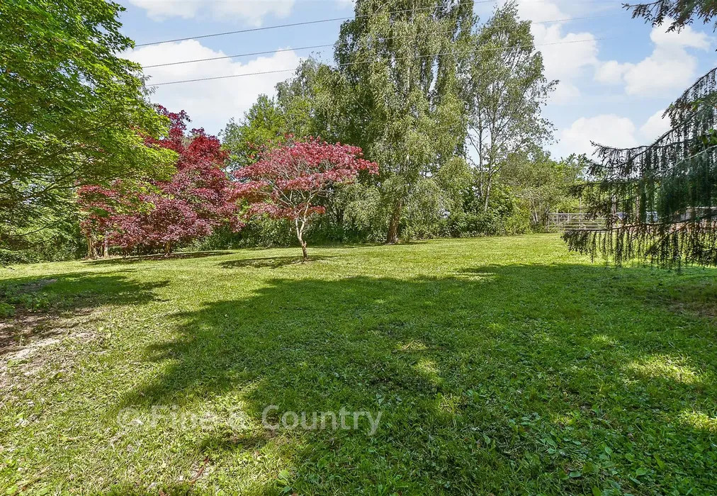 Rear Garden - Smithers Lane, Cowden, Kent - Wards of Kent