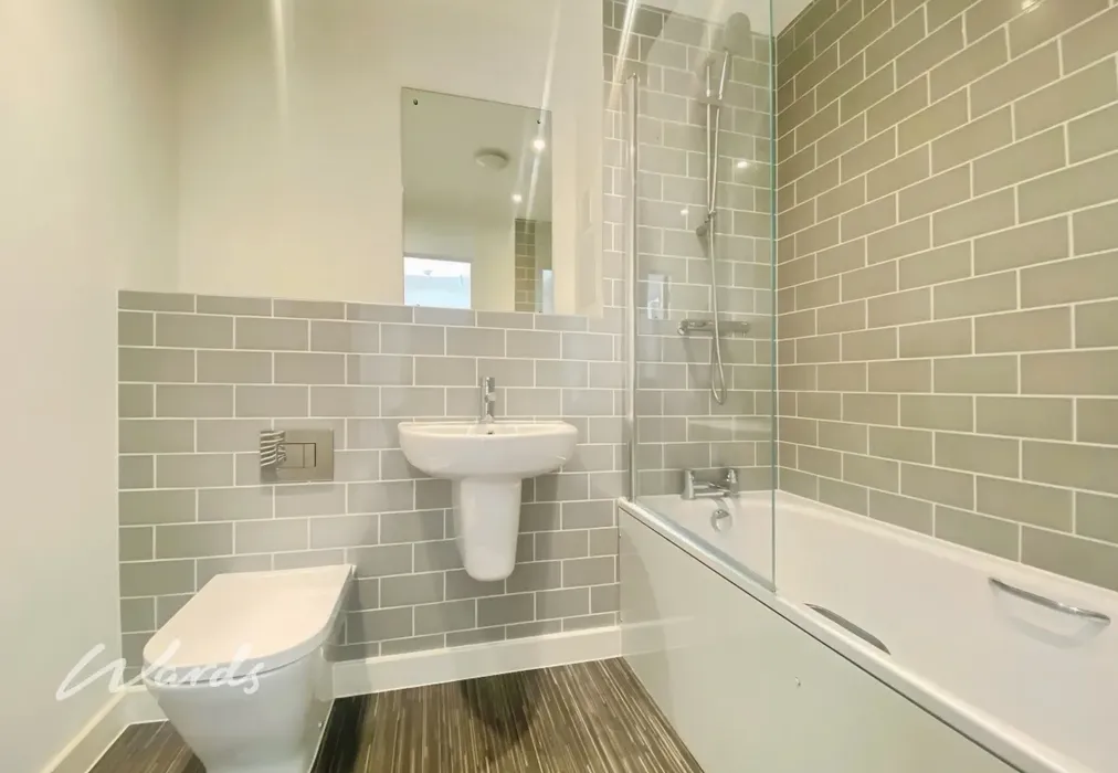 Bathroom - Upper Stone Street Maidstone ME15 - Wards of Kent